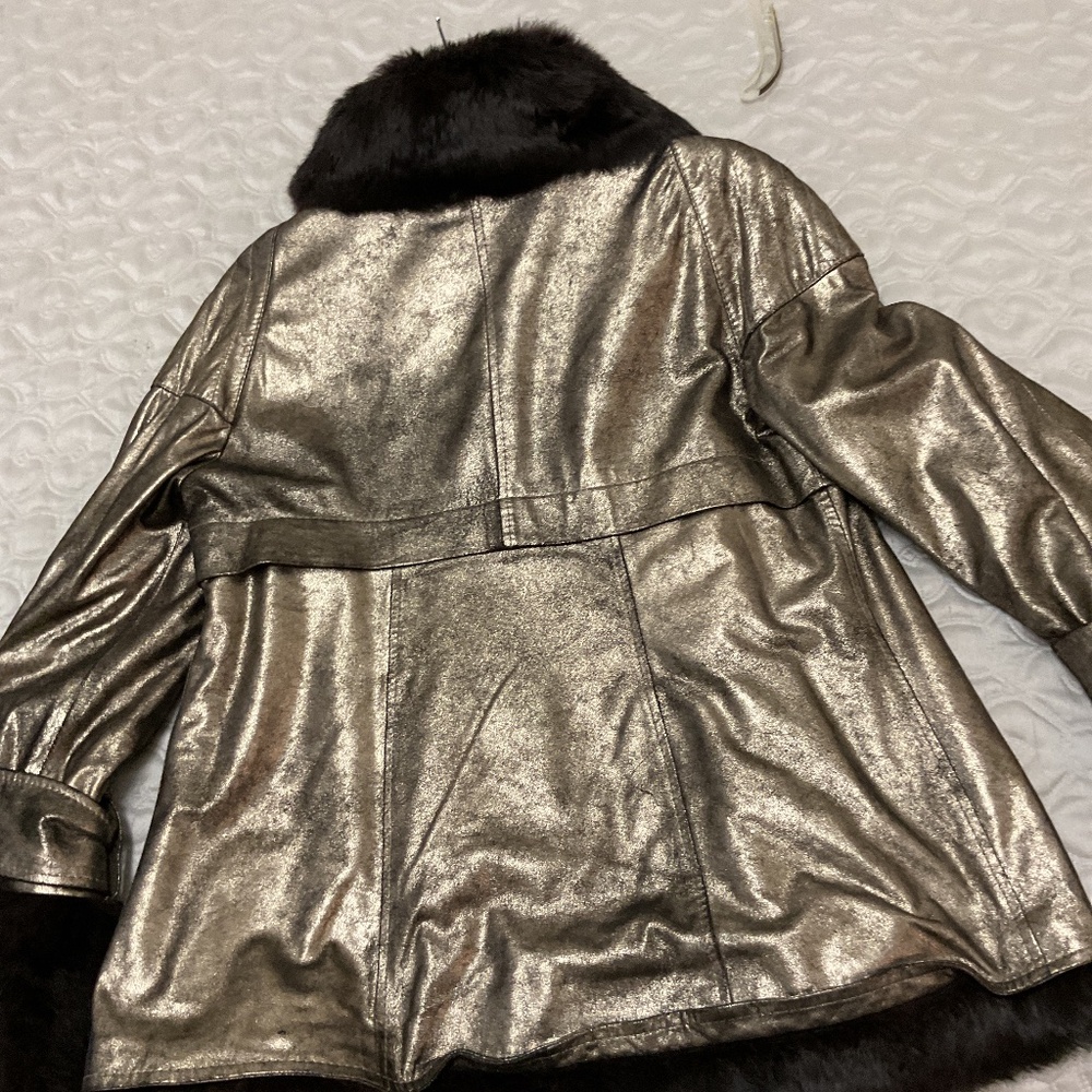 NWT Leather Coat/Jacket metallic with real fur collar and trim size 44 Italy. - Picture 6 of 6